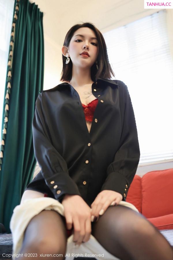   [XiuRen]高清写真图 2023.03.03 No.6356 乔一一 黑丝短裙第21张图片
